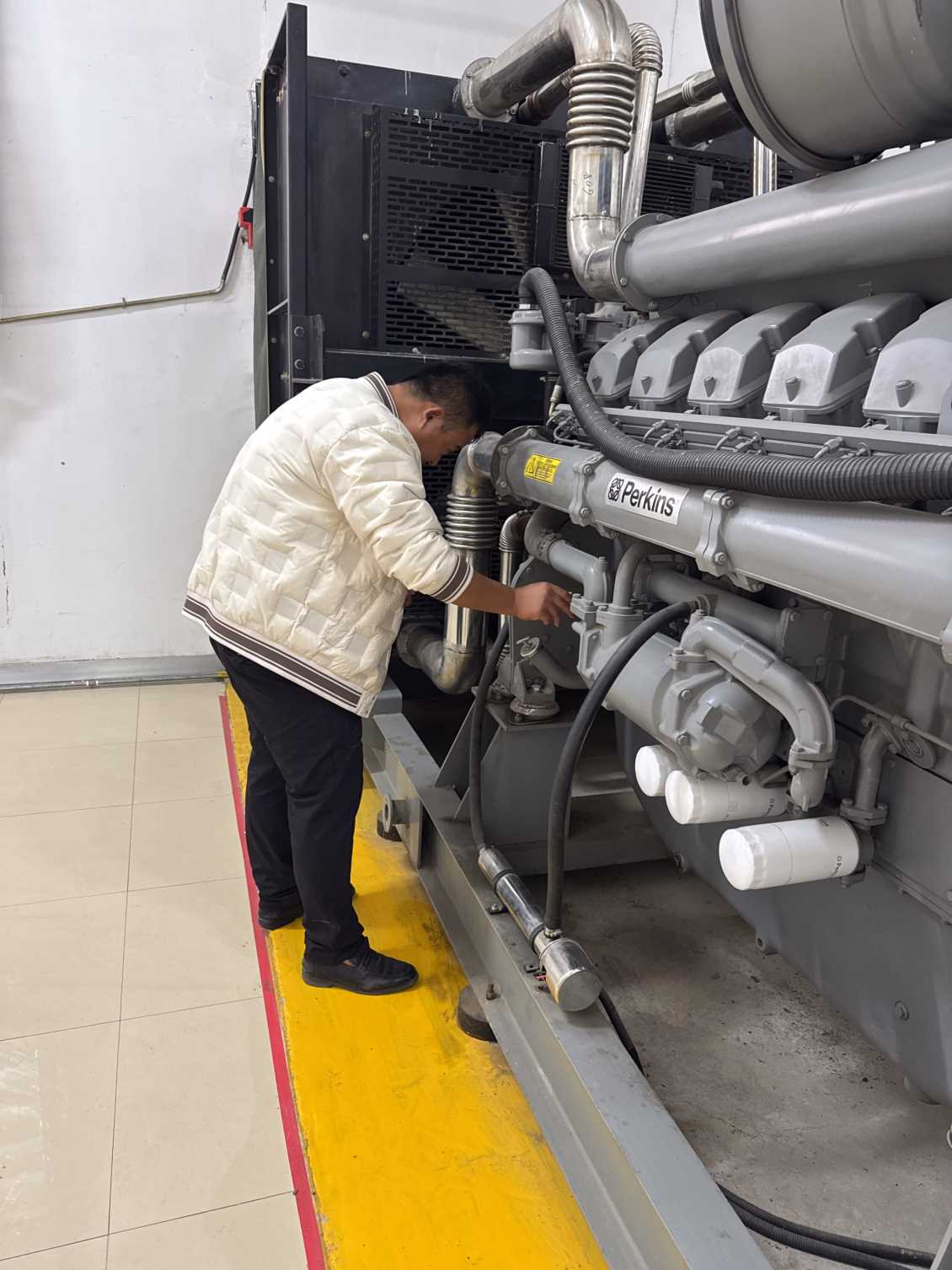 葫芦岛上柴柴油机发电机组维修：守护设备稳定运行